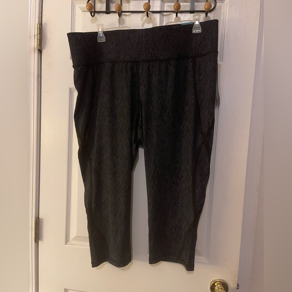 Lane Bryant Livi Active Wicking Capri Legging 22/24